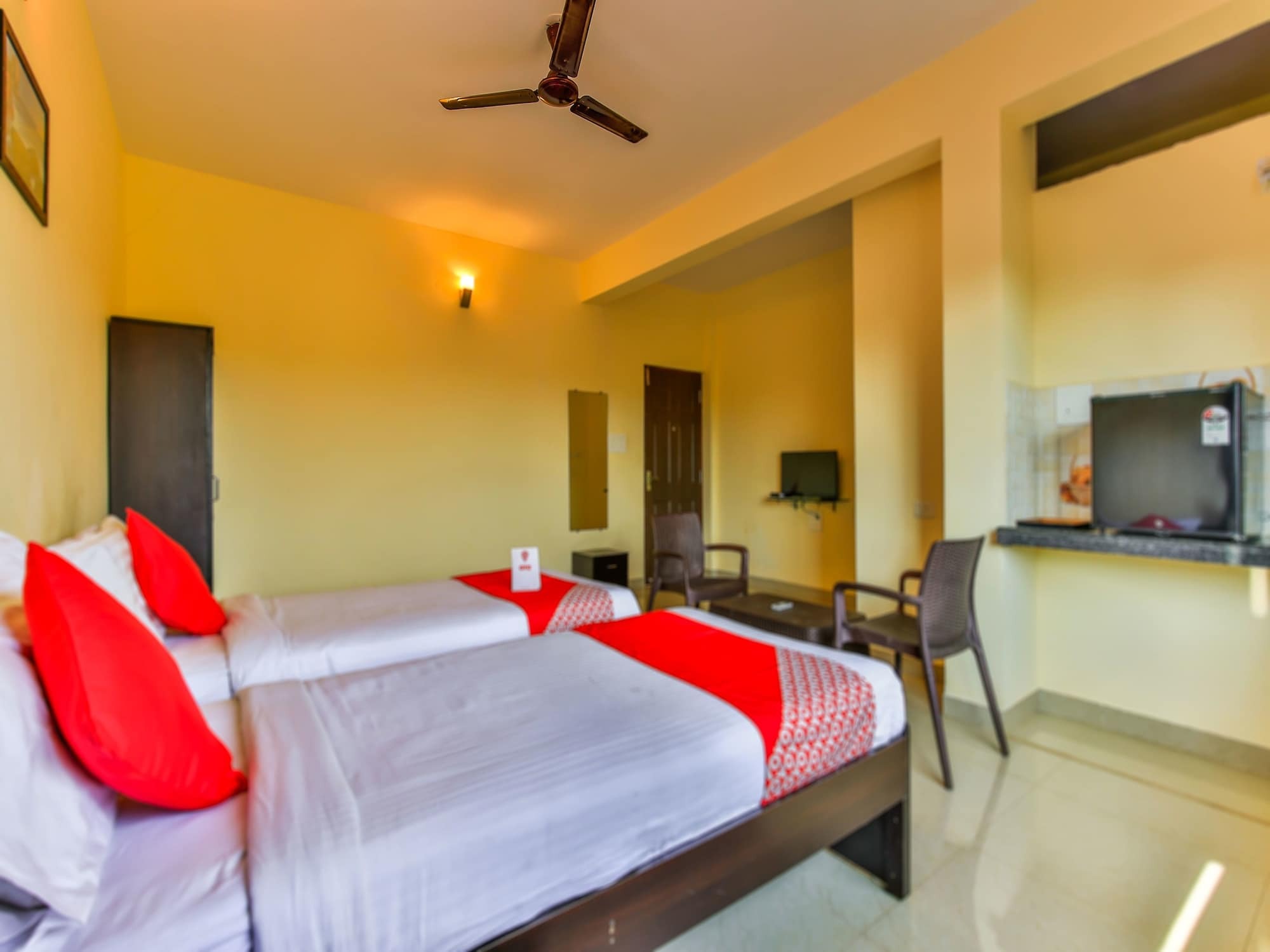 Oyo 14276 Hotel Spring Height Acaro Exterior foto